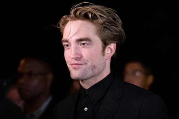 Deretan Artis Hollywood yang Bau Badan, Robert Pattinson Ganti Pakaian Seminggu Sekali