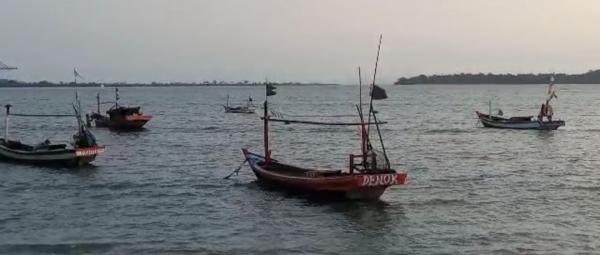 Nelayan Kecil di Pandeglang Keluhkan Sulitnya Mendapatkan BBM Bersubsidi