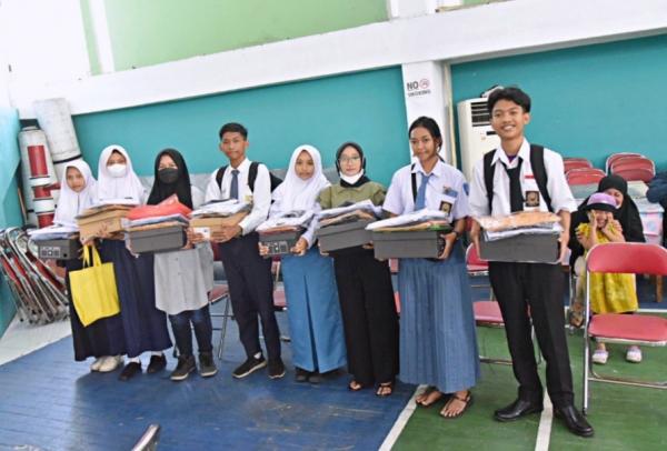 Siswa Kesulitan Beli Seragam, Pemkot Bagikan 7.000 untuk Pelajar Surabaya, Ini Kriterianya