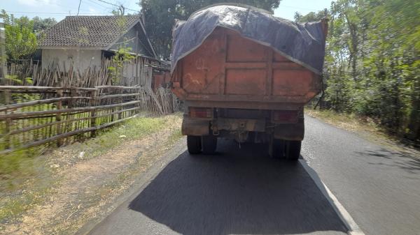 Kerap Dijumpai Truk Muatan Tanah Urug Tanpa Plat Nomor di Probolinggo, Satlantas Bakal Tertibkan