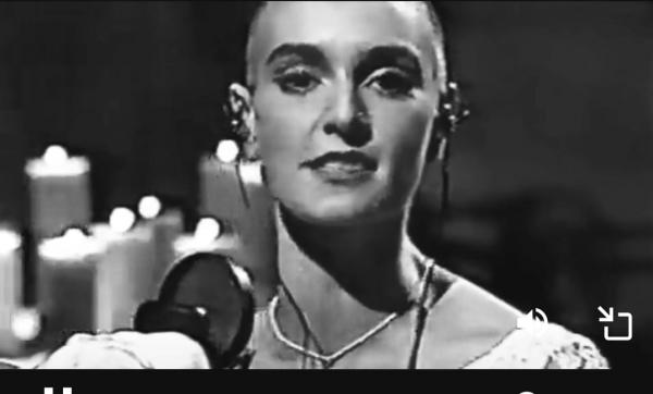 Sinead O'Connor Pernah Robek Foto Paus, Baca Kisah Hidupnya