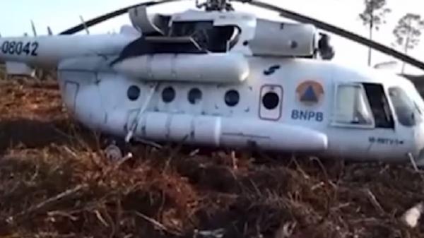 Alami Masalah Teknis, Helikopter BNPB Mendarat Darurat di Lahan Gambut Kalteng