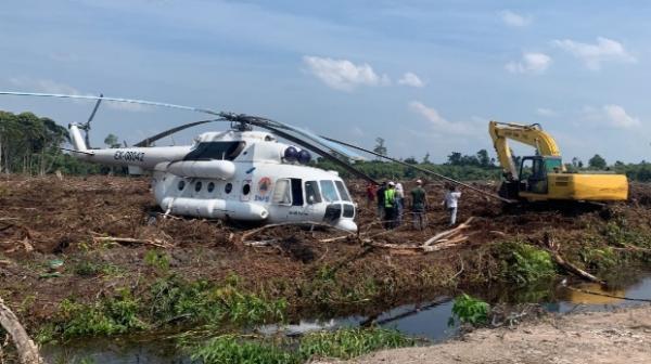 Diduga Mengalami Gangguan, Helikopter BNPB Mendarat di Lahan Gambut Kotawaringin Barat