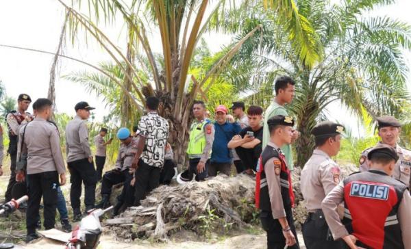 Personel Polres Aceh Singkil Lakukan Pengamanan Aksi Demo di Lokasi Proyek