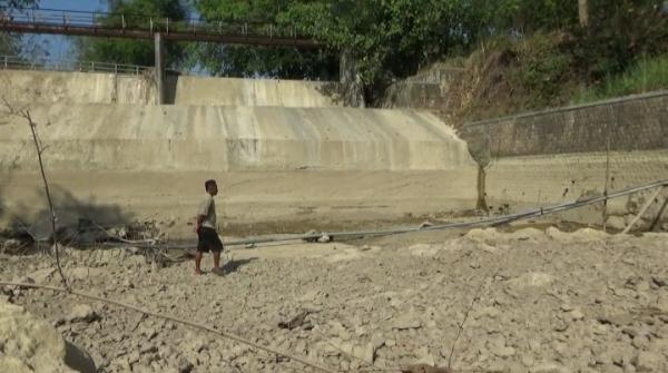 Dampak Musim Kemarau, Bendungan dan Sungai  Irigasi  Mengering, Petani Gagal Panen