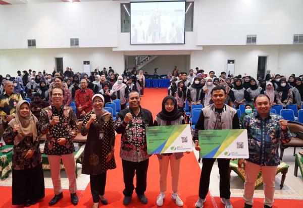 Mahasiswa KKN UM Surabaya Bawa Belasan Produk Inovasi ke Daerah