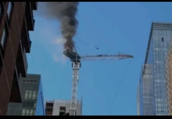 Sebuah Crane Terjatuh dari Lantai 45, Korban Luka-Luka 12 Orang