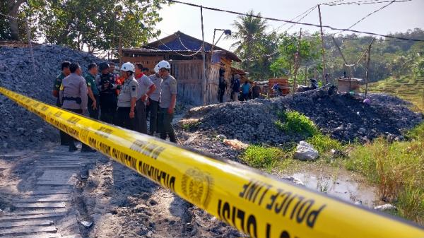 Keluarga 8 Penambang Asal Bogor Datang ke Banyumas, Berharap Korban yang Terjebak Segera Ditemukan
