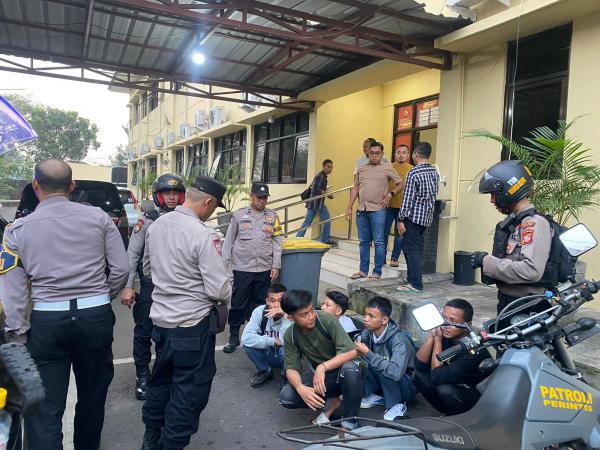 Kedapatan Bawa Clurit Puluhan Pelajar SMP Di Cibeber Diamankan Polisi