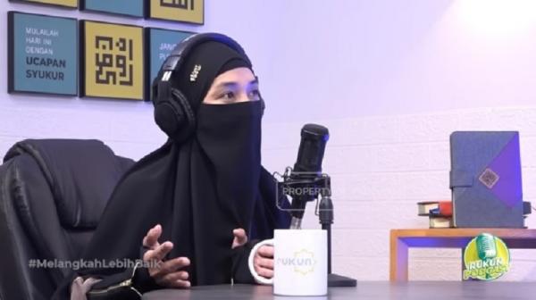10 Tahun Mencari Kebenaran, Wanita Cantik Ini Akhirnya Dapat Hidayah Islam dan Jadi Mualaf
