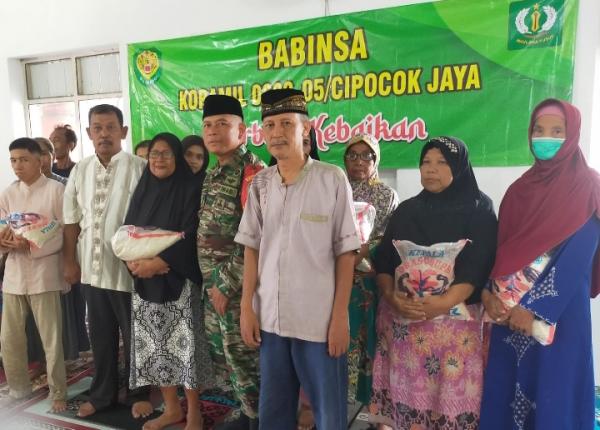Koramil 0602-05/Cipocok Jaya Berbagi Sembako Beras, Jum'at Berkah