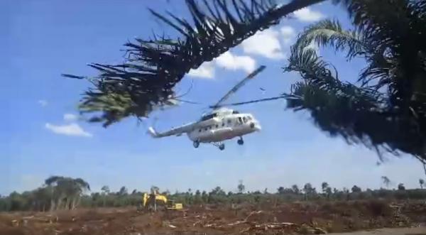 Helikopter Yang Mendarat Darurat Di Lahan Gambut Kalteng Sudah Lepas Landas