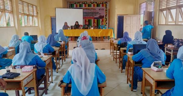 Puluhan Guru dan Tendik SMPN 1 Singkil Ikuti In House Training Peningkatan Kapasitas