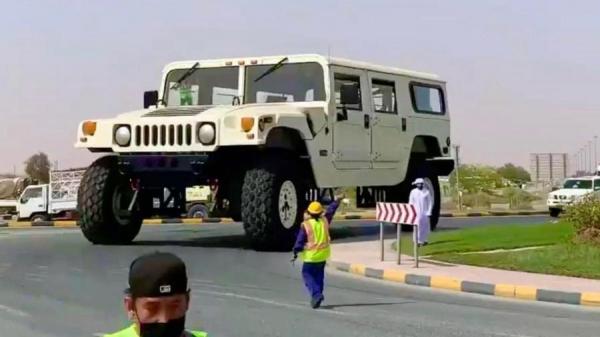 Penampakan Mobil Hummer Raksasa Bikin Geger, Pemiliknya Kolektor Mobil di Dubai