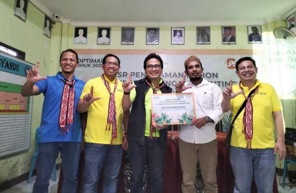 LPS Salurkan Bantuan 350 Pohon Untuk Penghijauan Sungai Meninting di Lombok Barat
