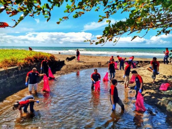 Alfamidi Bersih-bersih Sungai dan Tanam 750 Pohon di  Minahasa Utara