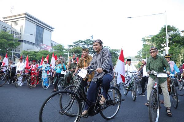 Sambut Agustusan, Wagub Bersama Warga Ngontel Bareng Kebangsaan