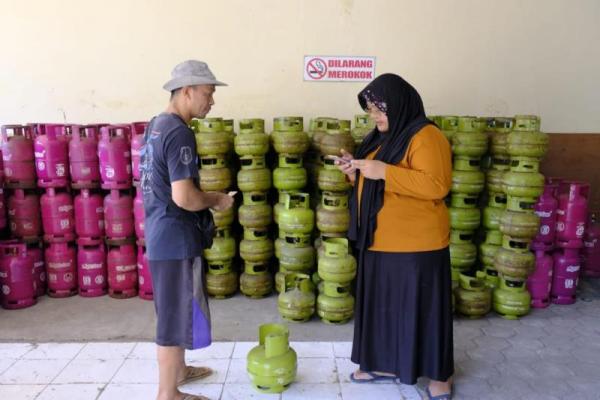 Beli LPG 3 Kg Pelanggan Tunjukkan KTP, Begini Kata Warga Semarang
