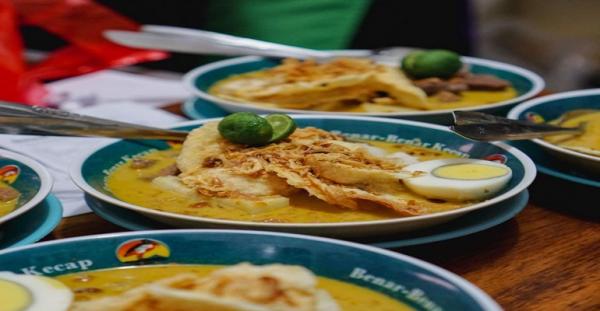 5 Rekomendasi Tempat Sarapan Enak di Bandung, Ada Bubur Ayam hingga Lontong Kari Legendaris
