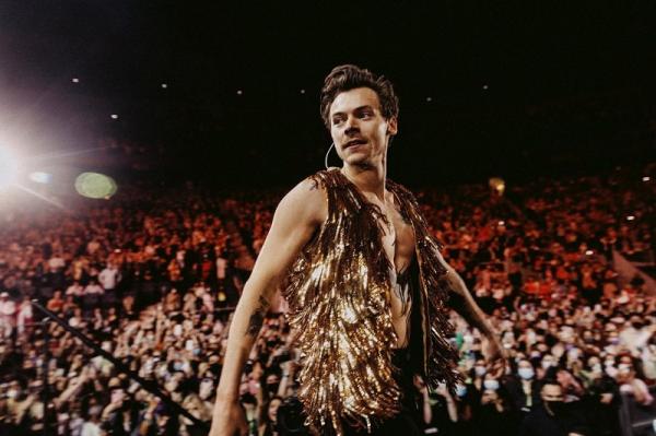Harry Styles Sumbangkan Uang Rp98 Miliar untuk Amal Hasil Konser Love on Tour