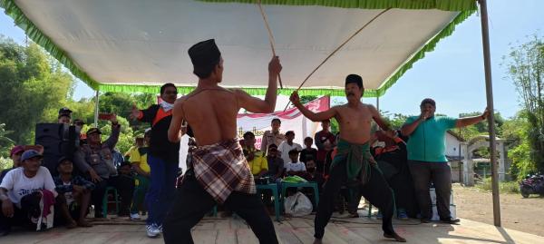 Lestarikan Budaya, Kecamatan Kotaanyar Buka Lomba HUT RI 2023, Dengan Tradisi Ojung