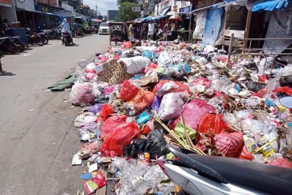 Atasi Sampah, Bupati Pandeglang ajak Warga Olah Sampah Bernilai Ekonomi