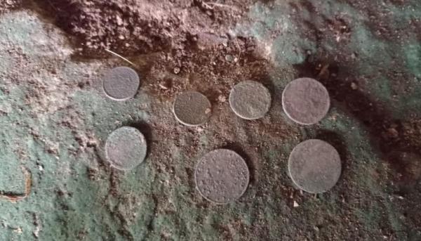 Uang Koin Kuno Bertuliskan Holand 1734 Ditemukan Warga