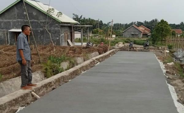 Project JUT Dana Desa Kadu Hejo Pulosari Pandeglang Kurang Plastik, Ini Penjelasan Kades!