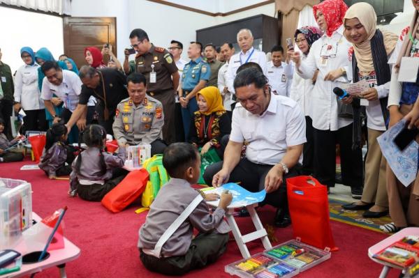 Pj Gubernur Banten Al Muktabar: Keluarga Berperan Penting Terhadap Tumbuh Kembang Anak