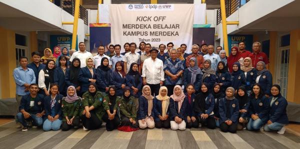 UWP Surabaya Lepas Mahasiswa Program Merdeka Belajar Kampus Mengajar, Ini Pesan Rektor