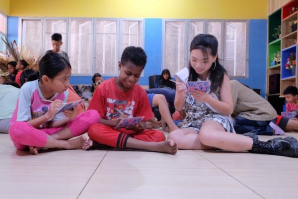 Puteri Anak Batik RU Jatim 2023 Sambangi Panti Asuhan, Claire Elysia Ajak Penghuni Cinta Lingkungan