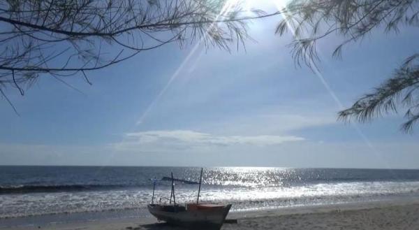 Indahnya Pantai Teluk Bayu, Bisa Lihat Penangkaran Penyu
