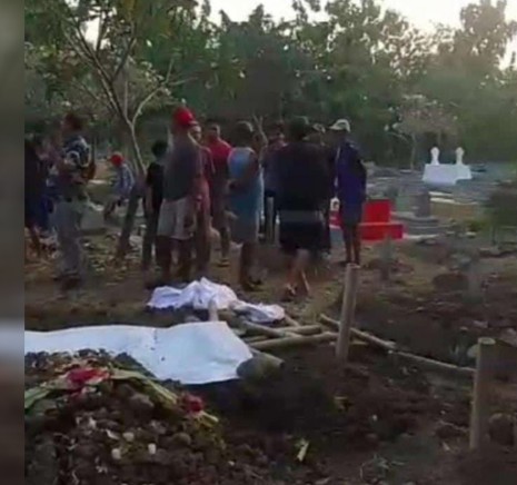 Viral, Aksi Nekat Pencuri Tali Pocong di Karangsambung Cirebon, di Siang Bolong