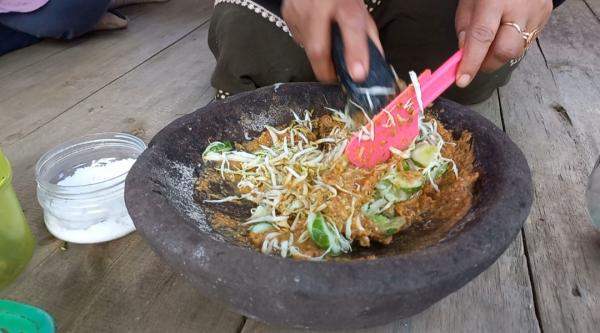Menikmati Enaknya Karedok Kuliner Tradisional Khas Sunda di Pegunungan Taraju Tasikmalaya