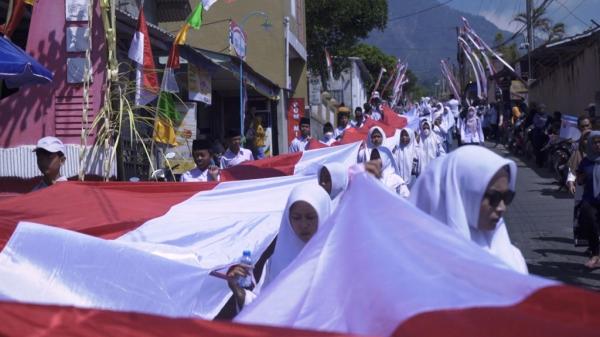 Memperingati HUT Kemerdekaan RI Ke-78, Ribuan Warga Sukabumi Gelar Karnaval Budaya