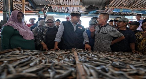 Kunjungi Banyuwangi, Anies Terima 4 Keluhan Nelayan di Pelabuhan Muncar