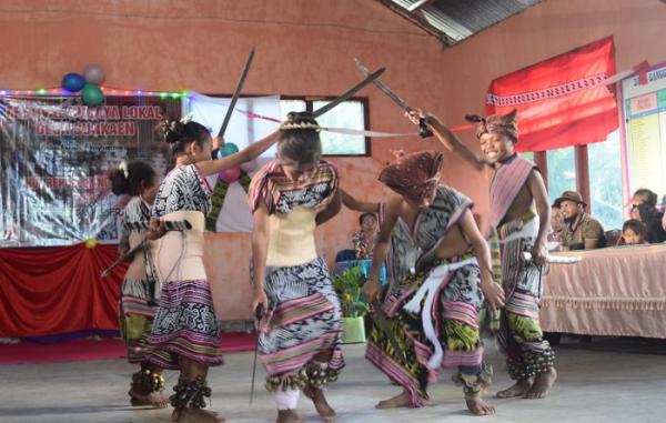 PKM Fisipol Unimor dan Karang Taruna Desa Sunkaen Gelar Festival Budaya Lokal