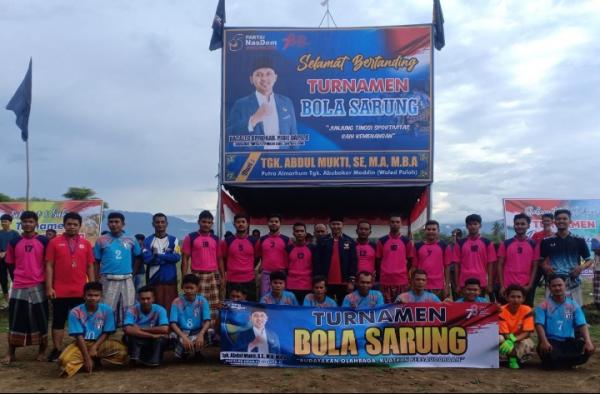 Meriahkan HUT RI, Bacaleg Partai Nasdem Gelar Turnamen Bola Sarung untuk Warga Desa Blang Mangki