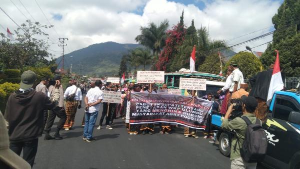 Demo Bupati Manggarai, Warga Klaim Makmur Tanpa Geotermal