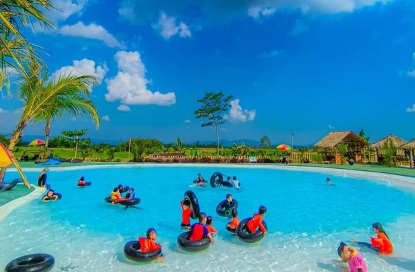 Wisata Baru di Purwokerto, Taman Panemon yang Hadirkan Kolam Renang Rasa Pantai 