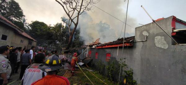 Empat Rumah di Singaparna Tasikmalaya Terbakar, Puluhan Warga Ngungsi ke Rumah Tetangga