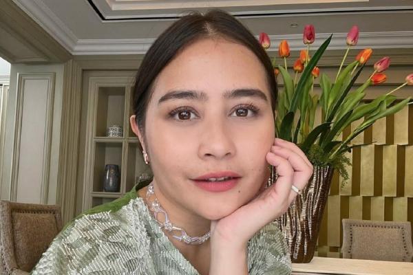 Mengejutkan! Ternyata Segini Tarif Endorse Prilly Latuconsina untuk Sekali Posting