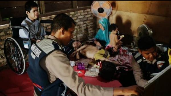 Polisi Aceh Singkil Peduli Anak Berkebutuhan Khusus Ajarkan Baca Tulis