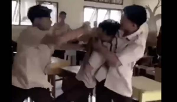 Viral Video Siswa SMA di Pidie Dipukul dan Ditonjok 2 Teman, Kakak Korban Desak Pelaku Dihukum Berat