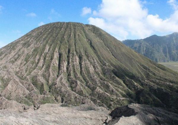 Legenda Asal Usul Terciptanya Gunung Batok, Berawal Cinta Segitiga Sang Putri Bangsawan Majapahit