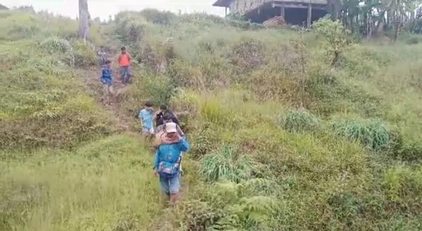 Polisi dan Warga Cari Nenek Tumba' yang Hilang di Buntu Pepasan Toraja Utara