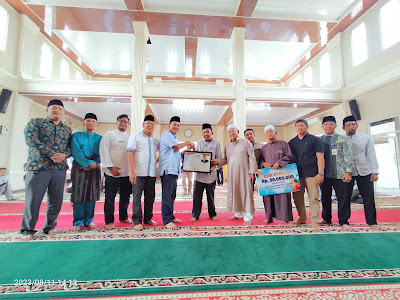 Anggota DPR RI Jon Erizal Bersama DPRD Provinsi Riau Sunaryo Serahkan Bantuan Pembangunan Masjid