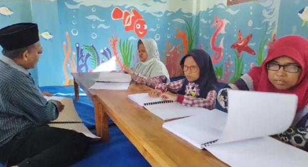 SAIQ Al Hikmah Banyuwangi Wadahi Anak Tuna Netra Belajar Braille Al Quran, Ini Serunya