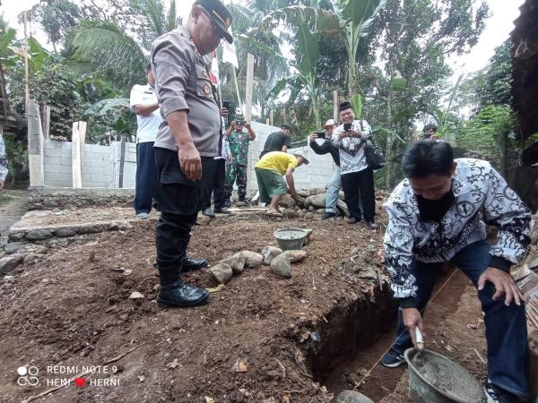Rumah Guru Tak Layak Huni di Banjarnegara di Bedah PGRI dan Baznas