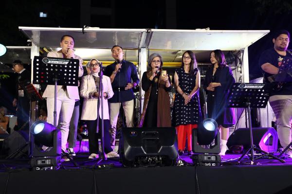 Caravan Jazz Fiesta Jadi Romansa, Wali Kota Eri Cahyadi Ikut Nyanyi di Panggung Keliling SPJ